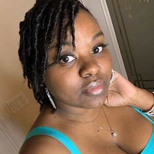 Meet your Posher, Ebony